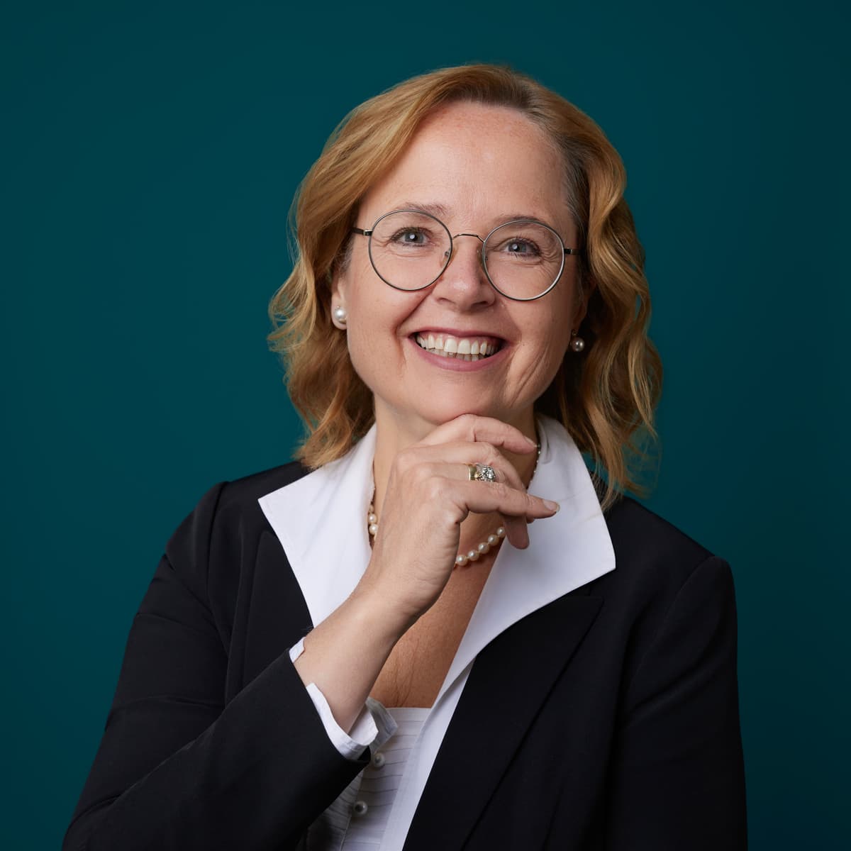 Dr. Bettina Bunge